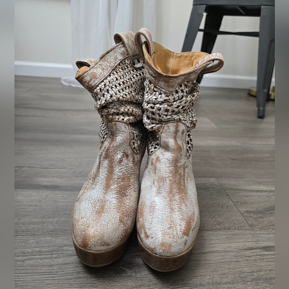 Bed Stu Tan and Cream Ankle Boots - Picture 6 of 11